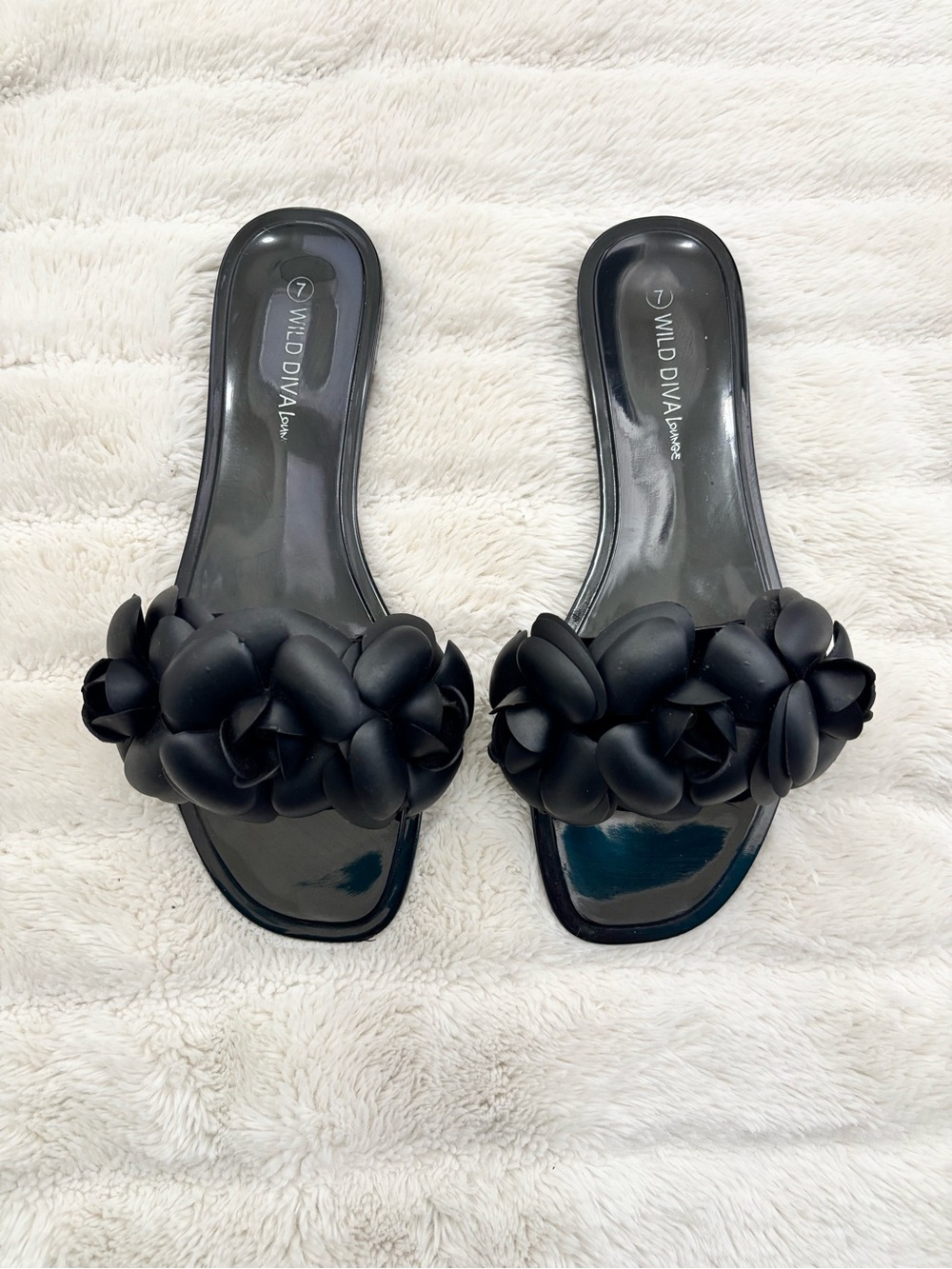 Wild Diva Black Flower Jelly Slide Sandals Size 7